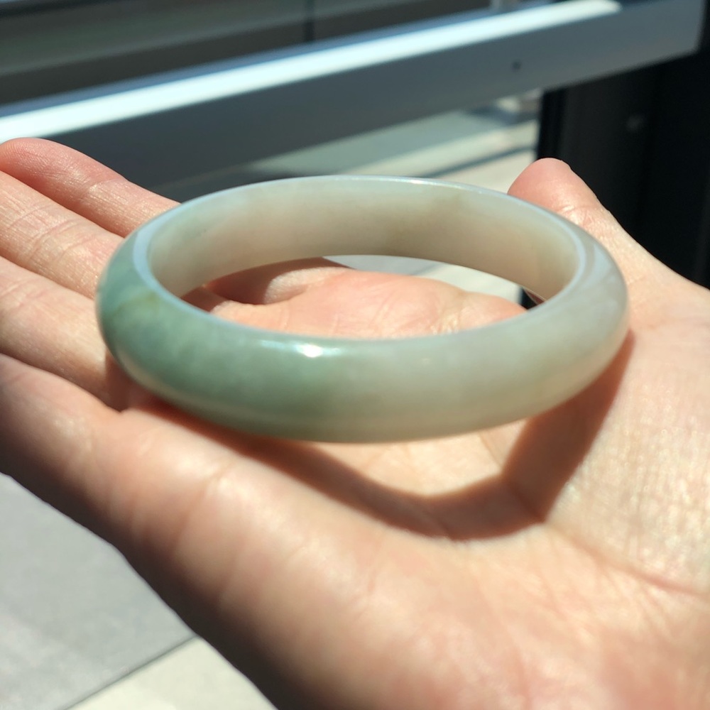 Jadeite jade bangle - Picture 4 of 7
